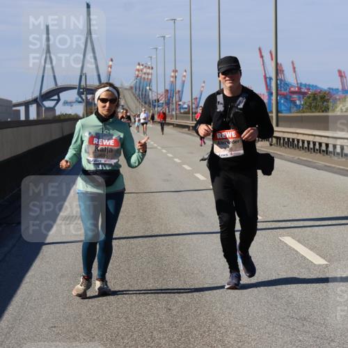 03.10.2025 - Köhlbrandbrückenlauf Strokosch-Dieckow http://msf.ph/oto/9166765 03.10.2025 13:21:58 Position 3 5635, 5636 meine-sportfotos.de