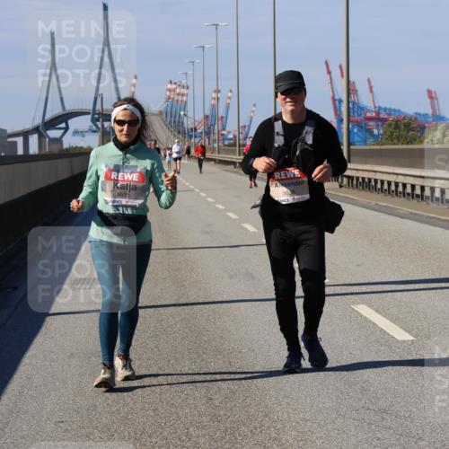 03.10.2025 - Köhlbrandbrückenlauf Strokosch-Dieckow http://msf.ph/oto/9166767 03.10.2025 13:21:58 Position 3 5635, 5636 meine-sportfotos.de