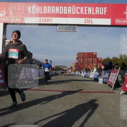 03.10.2025 - Köhlbrandbrückenlauf Matties Gatica Varas http://msf.ph/oto/9166768 03.10.2025 10:04:29 Ziel 1080, 1177, 1370, 2029, 3301, 3379, 3516, 3791 meine-sportfotos.de