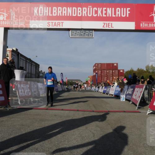03.10.2025 - Köhlbrandbrückenlauf Matties Gatica Varas http://msf.ph/oto/9166770 03.10.2025 10:04:29 Ziel 1080, 1177, 1370, 2029, 3301, 3379, 3516, 3791 meine-sportfotos.de