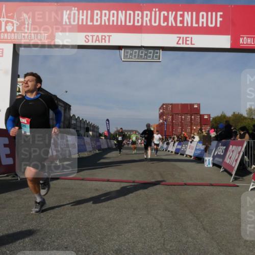 03.10.2025 - Köhlbrandbrückenlauf Matties Gatica Varas http://msf.ph/oto/9166787 03.10.2025 10:04:34 Ziel 1025, 1080, 2029, 3301, 3379, 3516, 3791 meine-sportfotos.de