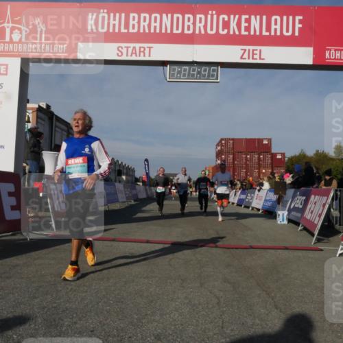 03.10.2025 - Köhlbrandbrückenlauf Matties Gatica Varas http://msf.ph/oto/9166834 03.10.2025 10:04:47 Ziel 1073, 1218, 1308, 1623, 2672, 2714, 2822, 3160, 3753, 3799, 3835 meine-sportfotos.de