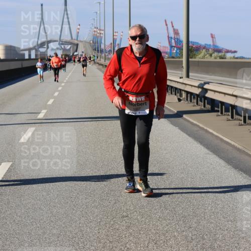 03.10.2025 - Köhlbrandbrückenlauf Strokosch-Dieckow http://msf.ph/oto/9166851 03.10.2025 13:22:44 Position 3 5327 meine-sportfotos.de
