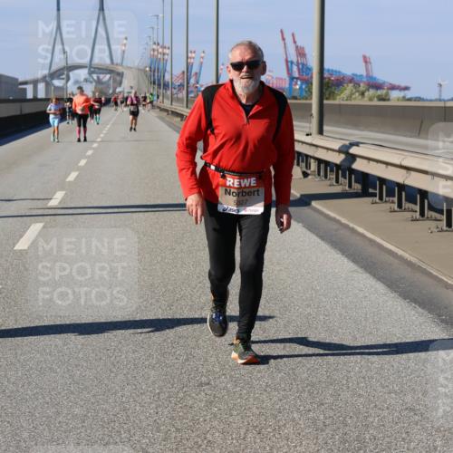 03.10.2025 - Köhlbrandbrückenlauf Strokosch-Dieckow http://msf.ph/oto/9166857 03.10.2025 13:22:44 Position 3 5327 meine-sportfotos.de