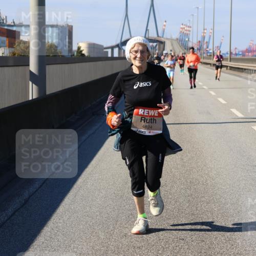 03.10.2025 - Köhlbrandbrückenlauf Strokosch-Dieckow http://msf.ph/oto/9166872 03.10.2025 13:22:50 Position 3 4824 meine-sportfotos.de