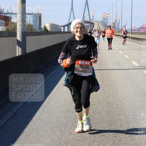 03.10.2025 - Köhlbrandbrückenlauf Strokosch-Dieckow http://msf.ph/oto/9166875 03.10.2025 13:22:50 Position 3 4824 meine-sportfotos.de