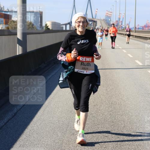 03.10.2025 - Köhlbrandbrückenlauf Strokosch-Dieckow http://msf.ph/oto/9166880 03.10.2025 13:22:50 Position 3 4824 meine-sportfotos.de