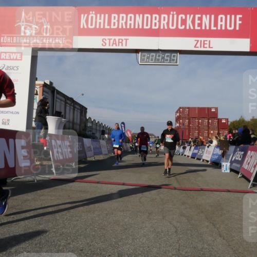 03.10.2025 - Köhlbrandbrückenlauf Matties Gatica Varas http://msf.ph/oto/9166884 03.10.2025 10:05:01 Ziel 1236, 1302, 1403, 1447, 1457, 3117, 3812 meine-sportfotos.de