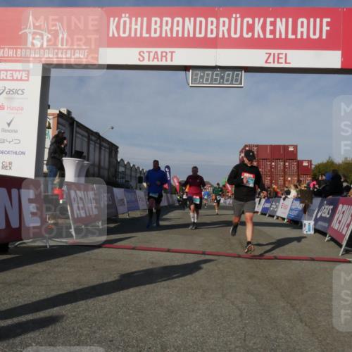 03.10.2025 - Köhlbrandbrückenlauf Matties Gatica Varas http://msf.ph/oto/9166886 03.10.2025 10:05:01 Ziel 1236, 1302, 1403, 1447, 1457, 3117, 3812 meine-sportfotos.de