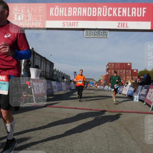 03.10.2025 - Köhlbrandbrückenlauf Matties Gatica Varas http://msf.ph/oto/9166898 03.10.2025 10:05:04 Ziel 1211, 1302, 1406, 1447, 1457, 1477, 2920, 3741, 3812 meine-sportfotos.de