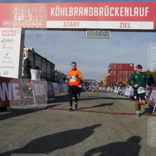 03.10.2025 - Köhlbrandbrückenlauf Matties Gatica Varas http://msf.ph/oto/9166902 03.10.2025 10:05:05 Ziel 1211, 1302, 1346, 1406, 1447, 1457, 1477, 1944, 2920, 3409, 3741, 3812 meine-sportfotos.de