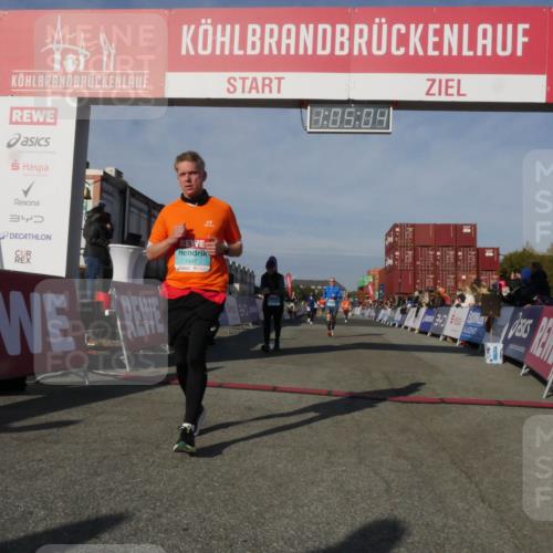 03.10.2025 - Köhlbrandbrückenlauf Matties Gatica Varas http://msf.ph/oto/9166905 03.10.2025 10:05:06 Ziel 1211, 1302, 1346, 1406, 1457, 1477, 1944, 2920, 3409, 3741 meine-sportfotos.de