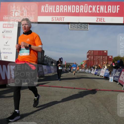 03.10.2025 - Köhlbrandbrückenlauf Matties Gatica Varas http://msf.ph/oto/9166907 03.10.2025 10:05:07 Ziel 1211, 1302, 1346, 1406, 1457, 1477, 1944, 2920, 3409, 3741 meine-sportfotos.de