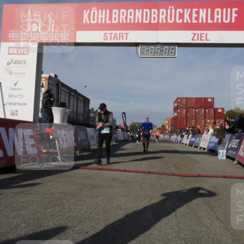 03.10.2025 - Köhlbrandbrückenlauf Matties Gatica Varas http://msf.ph/oto/9166911 03.10.2025 10:05:08 Ziel 1033, 1211, 1302, 1346, 1359, 1406, 1457, 1477, 1622, 1944, 2920, 3409, 3741 meine-sportfotos.de