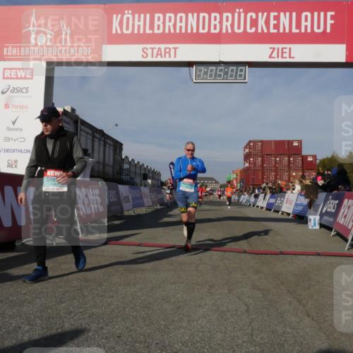 03.10.2025 - Köhlbrandbrückenlauf Matties Gatica Varas http://msf.ph/oto/9166918 03.10.2025 10:05:10 Ziel 1033, 1211, 1346, 1359, 1406, 1477, 1622, 1944, 2920, 3409, 3721, 3741 meine-sportfotos.de