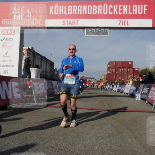 03.10.2025 - Köhlbrandbrückenlauf Matties Gatica Varas http://msf.ph/oto/9166922 03.10.2025 10:05:10 Ziel 1033, 1211, 1346, 1359, 1406, 1477, 1622, 1944, 2920, 3409, 3721, 3741 meine-sportfotos.de