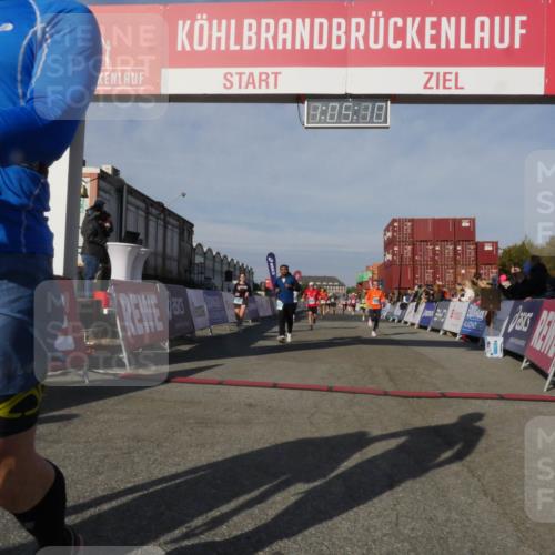 03.10.2025 - Köhlbrandbrückenlauf Matties Gatica Varas http://msf.ph/oto/9166925 03.10.2025 10:05:11 Ziel 1033, 1211, 1346, 1359, 1406, 1477, 1622, 1944, 2920, 3409, 3721, 3741 meine-sportfotos.de