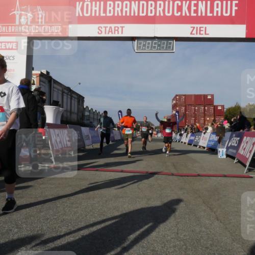 03.10.2025 - Köhlbrandbrückenlauf Matties Gatica Varas http://msf.ph/oto/9166952 03.10.2025 10:05:19 Ziel 1033, 1239, 1359, 1622, 2661, 3721 meine-sportfotos.de