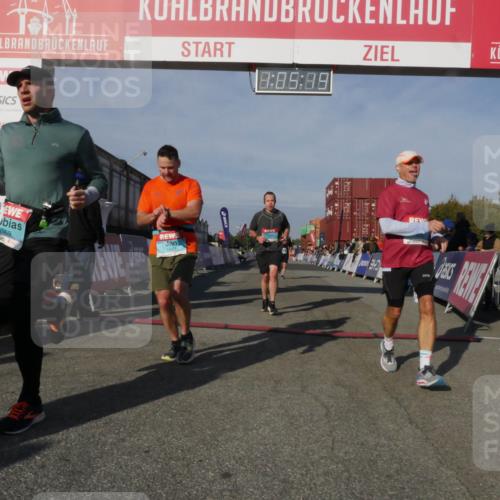 03.10.2025 - Köhlbrandbrückenlauf Matties Gatica Varas http://msf.ph/oto/9166960 03.10.2025 10:05:21 Ziel 1239, 2661, 3721 meine-sportfotos.de