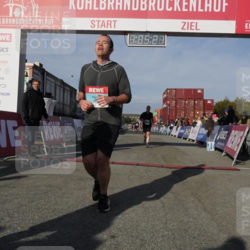 03.10.2025 - Köhlbrandbrückenlauf Matties Gatica Varas http://msf.ph/oto/9166967 03.10.2025 10:05:23 Ziel 1239, 2084, 2661, 3842 meine-sportfotos.de