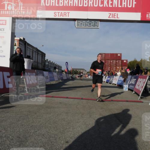 03.10.2025 - Köhlbrandbrückenlauf Matties Gatica Varas http://msf.ph/oto/9166972 03.10.2025 10:05:24 Ziel 1239, 2084, 2661, 3842 meine-sportfotos.de