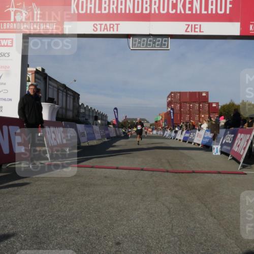 03.10.2025 - Köhlbrandbrückenlauf Matties Gatica Varas http://msf.ph/oto/9166980 03.10.2025 10:05:27 Ziel 2084, 2661, 3679, 3842 meine-sportfotos.de