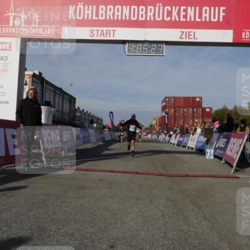 03.10.2025 - Köhlbrandbrückenlauf Matties Gatica Varas http://msf.ph/oto/9166985 03.10.2025 10:05:28 Ziel 1385, 2084, 2661, 3679, 3842 meine-sportfotos.de