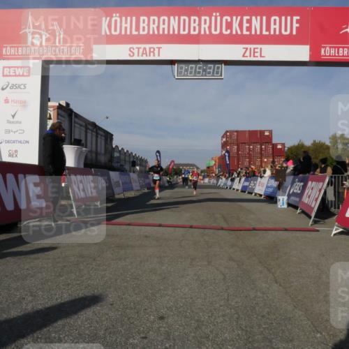 03.10.2025 - Köhlbrandbrückenlauf Matties Gatica Varas http://msf.ph/oto/9166998 03.10.2025 10:05:32 Ziel 1385, 1415, 2084, 3679, 3842 meine-sportfotos.de
