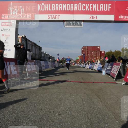 03.10.2025 - Köhlbrandbrückenlauf Matties Gatica Varas http://msf.ph/oto/9167016 03.10.2025 10:05:36 Ziel 1312, 1385, 1415, 3679 meine-sportfotos.de