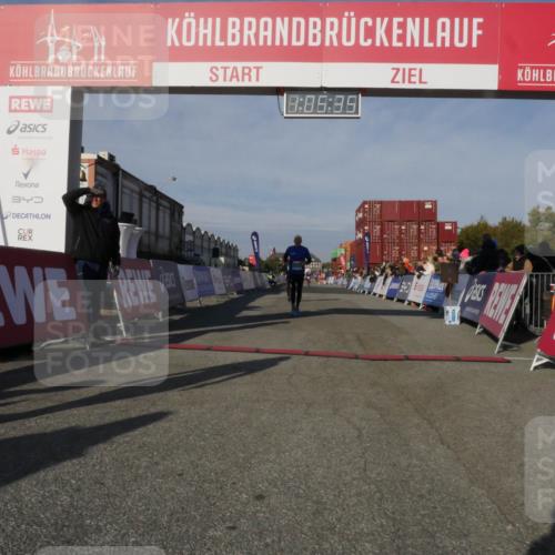 03.10.2025 - Köhlbrandbrückenlauf Matties Gatica Varas http://msf.ph/oto/9167019 03.10.2025 10:05:37 Ziel 1312, 1340, 1385, 1415, 3679 meine-sportfotos.de