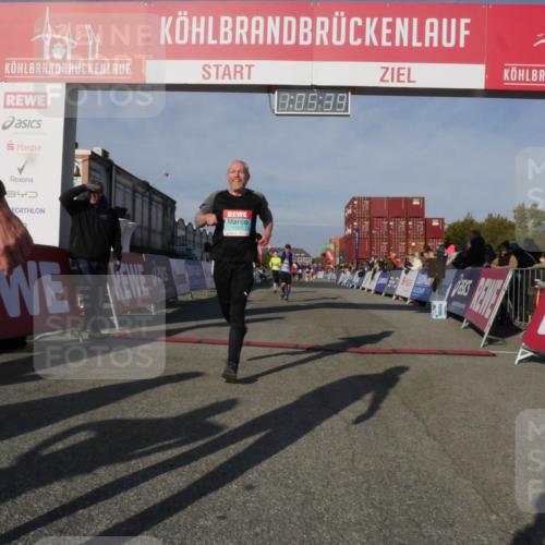03.10.2025 - Köhlbrandbrückenlauf Matties Gatica Varas http://msf.ph/oto/9167035 03.10.2025 10:05:41 Ziel 1119, 1312, 1340, 1415, 1962, 2698, 3484 meine-sportfotos.de