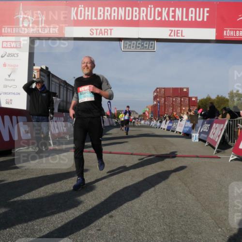 03.10.2025 - Köhlbrandbrückenlauf Matties Gatica Varas http://msf.ph/oto/9167036 03.10.2025 10:05:42 Ziel 1119, 1312, 1340, 1415, 1962, 2698, 3484 meine-sportfotos.de