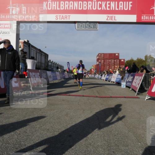 03.10.2025 - Köhlbrandbrückenlauf Matties Gatica Varas http://msf.ph/oto/9167041 03.10.2025 10:05:43 Ziel 1119, 1312, 1340, 1415, 1962, 2698, 3484 meine-sportfotos.de