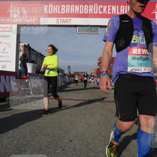 03.10.2025 - Köhlbrandbrückenlauf Matties Gatica Varas http://msf.ph/oto/9167056 03.10.2025 10:05:47 Ziel 1092, 1119, 1340, 1424, 1962, 2698, 2743, 3484, 3579, 3716 meine-sportfotos.de