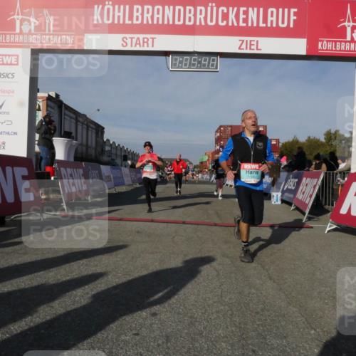 03.10.2025 - Köhlbrandbrückenlauf Matties Gatica Varas http://msf.ph/oto/9167066 03.10.2025 10:05:50 Ziel 1092, 1119, 1424, 1428, 1962, 2698, 2743, 3484, 3579, 3716 meine-sportfotos.de