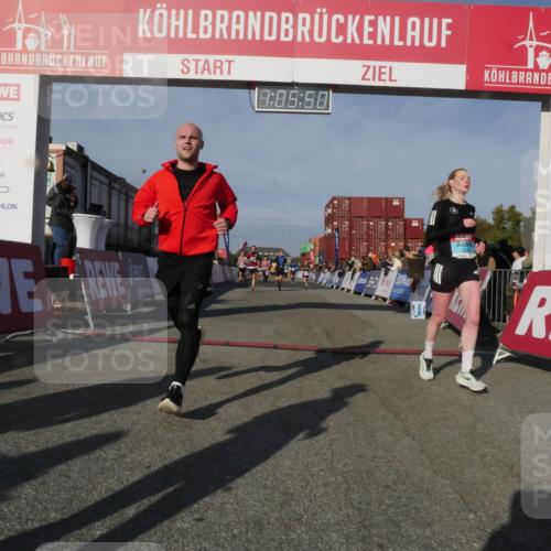 03.10.2025 - Köhlbrandbrückenlauf Matties Gatica Varas http://msf.ph/oto/9167076 03.10.2025 10:05:52 Ziel 1092, 1132, 1424, 1428, 2743, 3579, 3716 meine-sportfotos.de