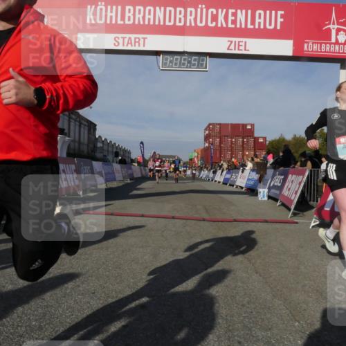 03.10.2025 - Köhlbrandbrückenlauf Matties Gatica Varas http://msf.ph/oto/9167078 03.10.2025 10:05:53 Ziel 1092, 1132, 1424, 1428, 2743, 3579, 3716 meine-sportfotos.de