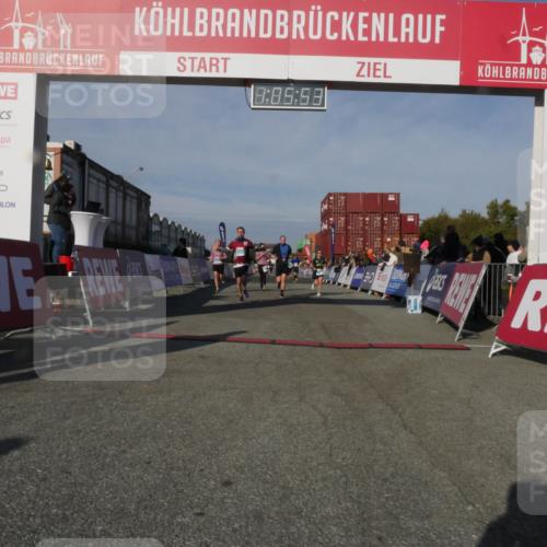 03.10.2025 - Köhlbrandbrückenlauf Matties Gatica Varas http://msf.ph/oto/9167089 03.10.2025 10:05:55 Ziel 1092, 1132, 1424, 1428, 2743, 2913, 3053, 3579, 3716 meine-sportfotos.de