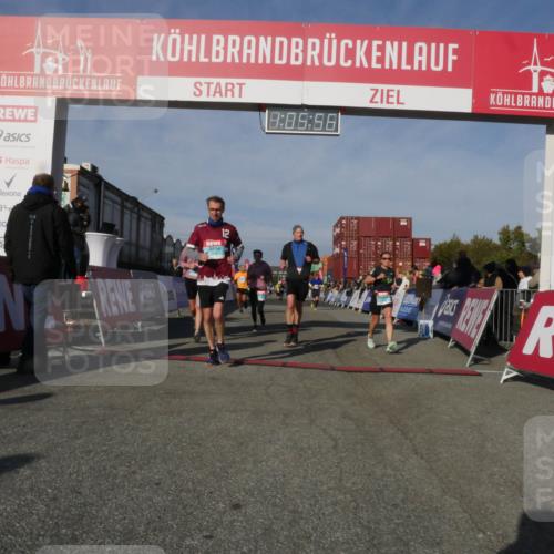 03.10.2025 - Köhlbrandbrückenlauf Matties Gatica Varas http://msf.ph/oto/9167098 03.10.2025 10:05:58 Ziel 1092, 1132, 1242, 1424, 1428, 1626, 2913, 3053, 3333, 3579, 3716 meine-sportfotos.de