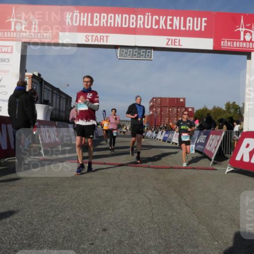 03.10.2025 - Köhlbrandbrückenlauf Matties Gatica Varas http://msf.ph/oto/9167100 03.10.2025 10:05:58 Ziel 1092, 1132, 1242, 1424, 1428, 1626, 2913, 3053, 3333, 3579, 3716 meine-sportfotos.de
