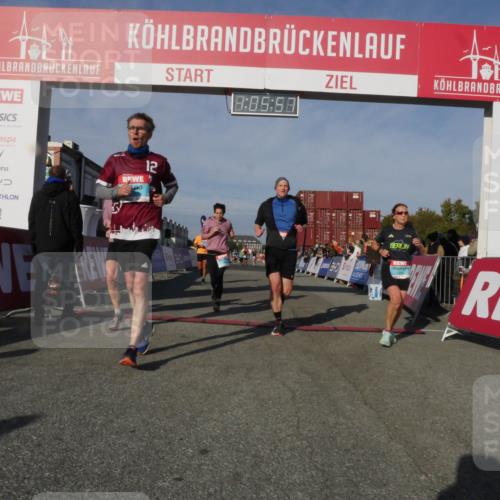 03.10.2025 - Köhlbrandbrückenlauf Matties Gatica Varas http://msf.ph/oto/9167102 03.10.2025 10:05:58 Ziel 1092, 1132, 1242, 1424, 1428, 1626, 2913, 3053, 3333, 3579, 3716 meine-sportfotos.de