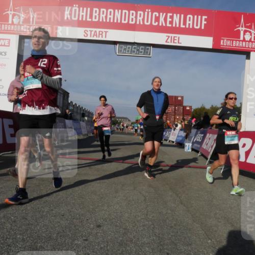 03.10.2025 - Köhlbrandbrückenlauf Matties Gatica Varas http://msf.ph/oto/9167103 03.10.2025 10:05:59 Ziel 1132, 1242, 1424, 1428, 1626, 2913, 3053, 3333 meine-sportfotos.de