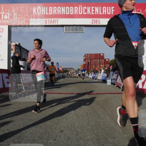 03.10.2025 - Köhlbrandbrückenlauf Matties Gatica Varas http://msf.ph/oto/9167107 03.10.2025 10:06:00 Ziel 1132, 1242, 1333, 1428, 1505, 1626, 2913, 3053, 3333 meine-sportfotos.de