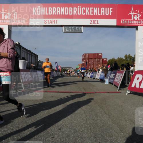 03.10.2025 - Köhlbrandbrückenlauf Matties Gatica Varas http://msf.ph/oto/9167109 03.10.2025 10:06:00 Ziel 1132, 1242, 1333, 1428, 1505, 1626, 2913, 3053, 3333 meine-sportfotos.de