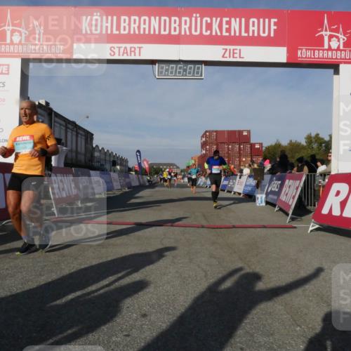 03.10.2025 - Köhlbrandbrückenlauf Matties Gatica Varas http://msf.ph/oto/9167115 03.10.2025 10:06:02 Ziel 1132, 1242, 1333, 1352, 1356, 1397, 1505, 1626, 2913, 3053, 3333 meine-sportfotos.de