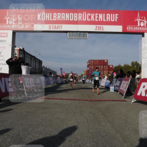 03.10.2025 - Köhlbrandbrückenlauf Matties Gatica Varas http://msf.ph/oto/9167126 03.10.2025 10:06:05 Ziel 1242, 1299, 1333, 1352, 1356, 1397, 1505, 1626, 2913, 3053, 3333, 3764 meine-sportfotos.de