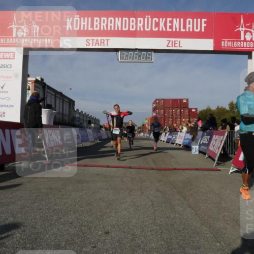 03.10.2025 - Köhlbrandbrückenlauf Matties Gatica Varas http://msf.ph/oto/9167133 03.10.2025 10:06:07 Ziel 1242, 1299, 1333, 1352, 1356, 1397, 1505, 1626, 3053, 3333, 3563, 3764 meine-sportfotos.de