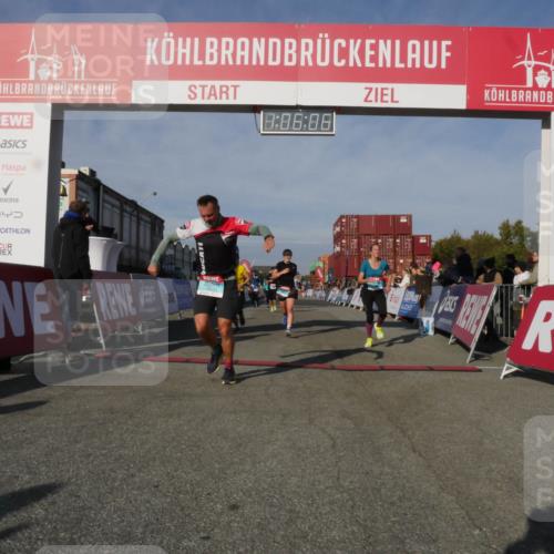 03.10.2025 - Köhlbrandbrückenlauf Matties Gatica Varas http://msf.ph/oto/9167137 03.10.2025 10:06:08 Ziel 1199, 1242, 1299, 1333, 1352, 1356, 1397, 1505, 1626, 3333, 3563, 3764 meine-sportfotos.de