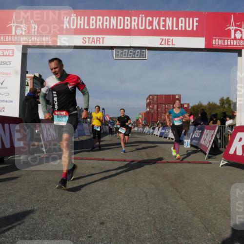 03.10.2025 - Köhlbrandbrückenlauf Matties Gatica Varas http://msf.ph/oto/9167139 03.10.2025 10:06:08 Ziel 1199, 1242, 1299, 1333, 1352, 1356, 1397, 1505, 1626, 3333, 3563, 3764 meine-sportfotos.de