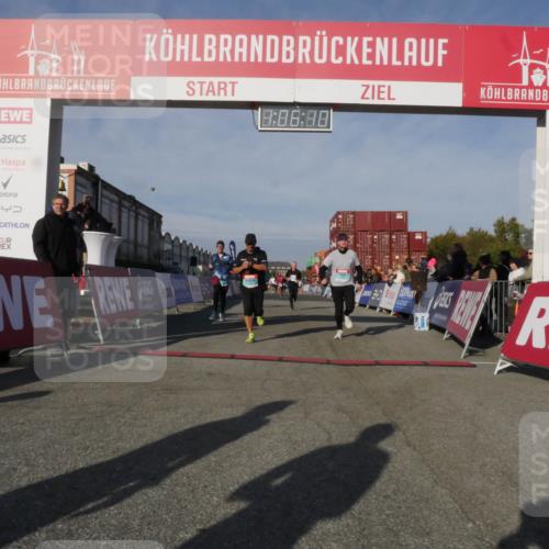 03.10.2025 - Köhlbrandbrückenlauf Matties Gatica Varas http://msf.ph/oto/9167152 03.10.2025 10:06:11 Ziel 1199, 1299, 1333, 1352, 1356, 1397, 1402, 1505, 3563, 3764 meine-sportfotos.de